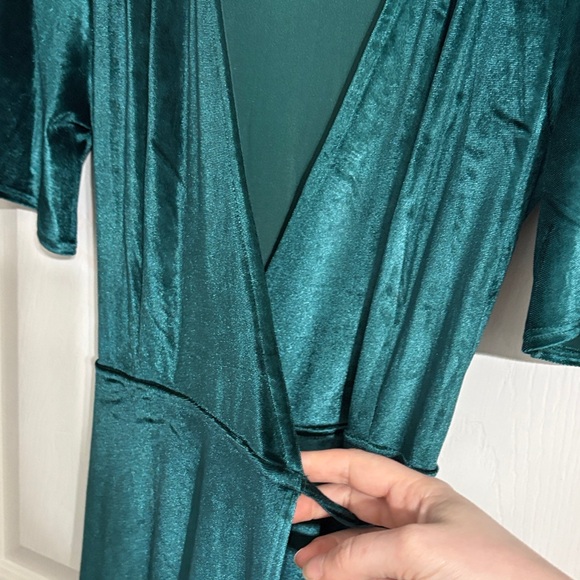 Lulu's Amour Emerald Green Velvet Wrap High-Low Dress Size XS - Picture 3 of 11